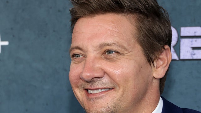 杰里米·雷纳（Jeremy Renner）分享了近乎致命的扫雪事故后恢复的新更新