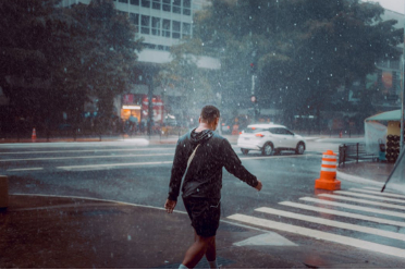 今年首个暴雨红色预警发布：最高级别！涉及多个地区