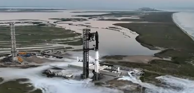 SpaceX首次回收星舰成功：机械臂成功夹住超大型火箭！